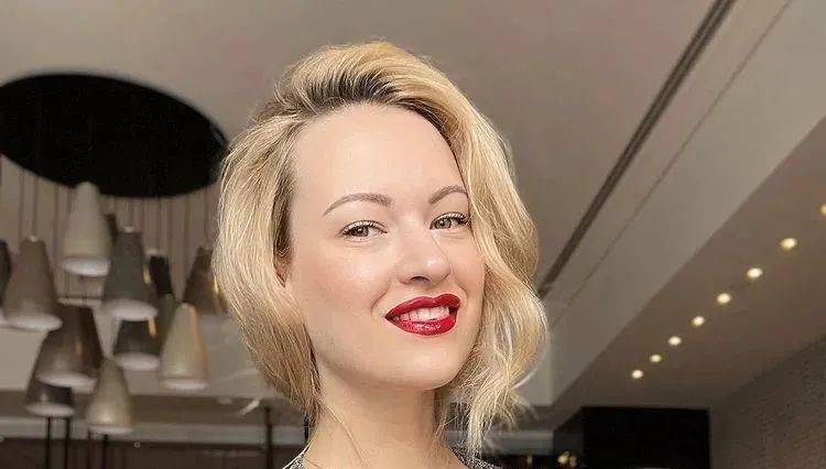 and gently stir until fully dissolved with a light caramel color