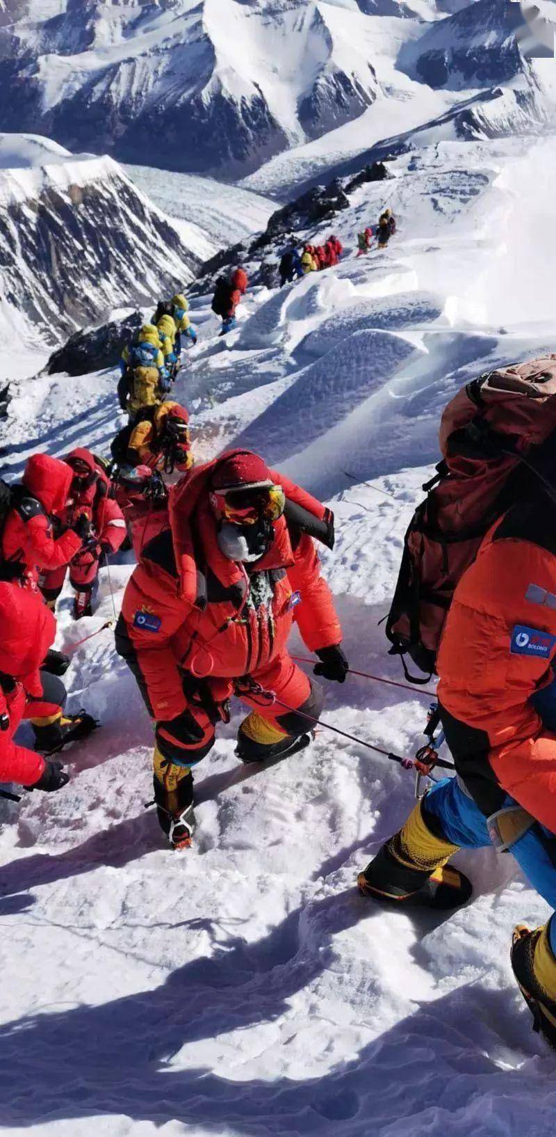 登一次珠峰大概需要多少钱?_登山_商业化_死亡