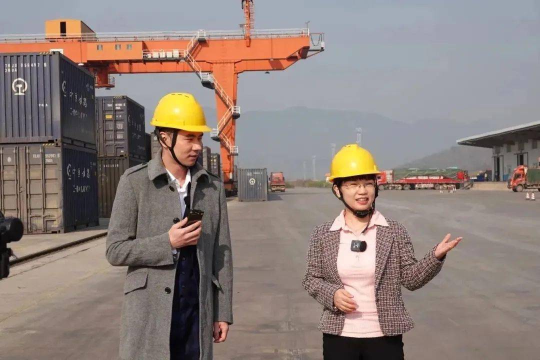 "黄金线路"成色更足亮色更显——专访州发展改革委党组书记,主任 李珍