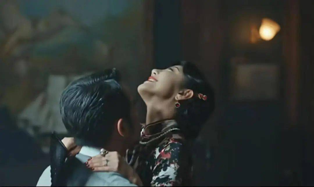 《南来北往》金晨鼻子抢镜,这就是张艺谋坚决不用整容脸的原因吧