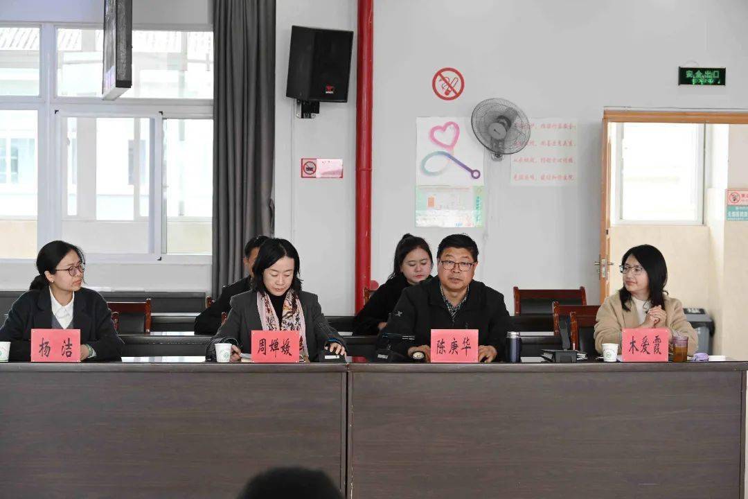 巍山县人民政府副县长周婵媛,县卫生健康局党组书记木爱霞,局长陈庚华