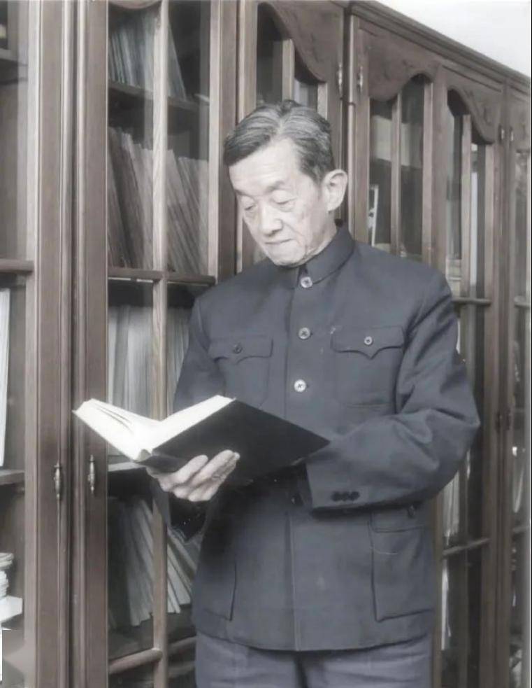 朱起鹤,物理化学家.主要从事分子反应动力学研究.