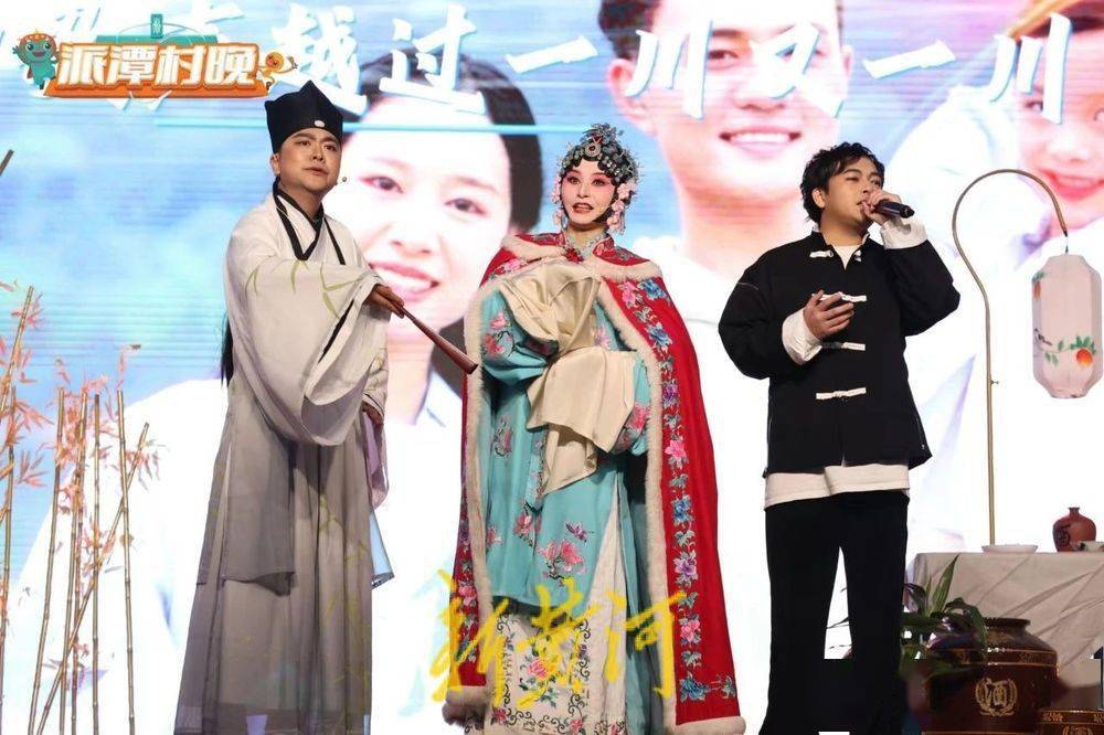 派潭等你来》送给派潭,这首歌首次在派潭"村晚"上献唱,阵容可不能含糊