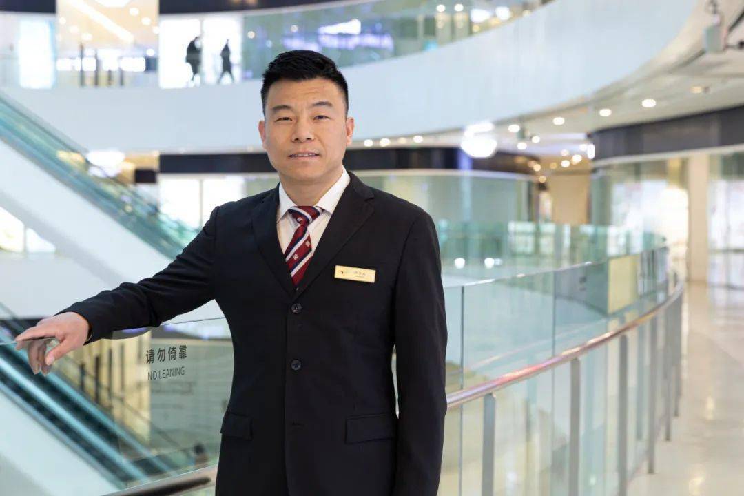 年度人物 | 许卫兵:为路过的人提灯_工作_火灾_银河