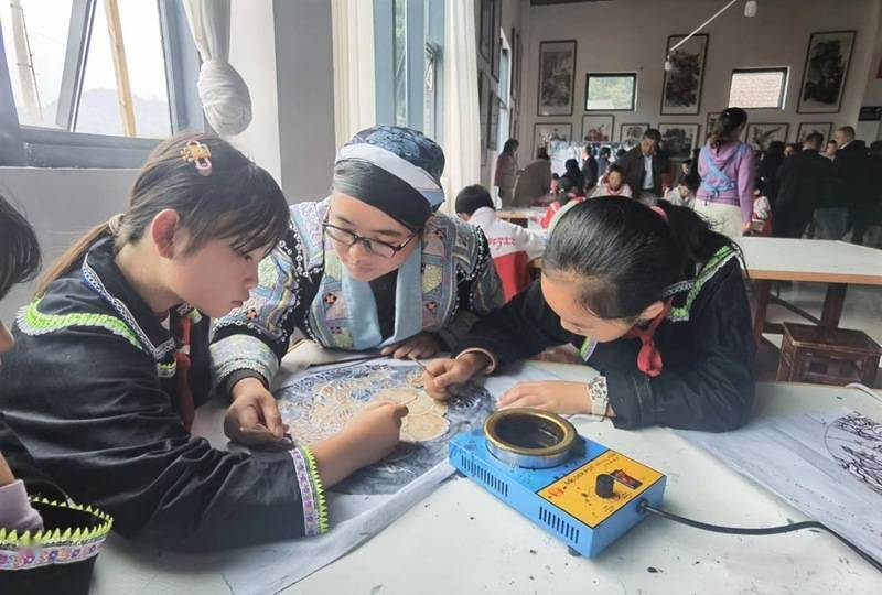 开阳县老干部丰富活动载体助力乡村文化振兴_工作_蜡染_街道