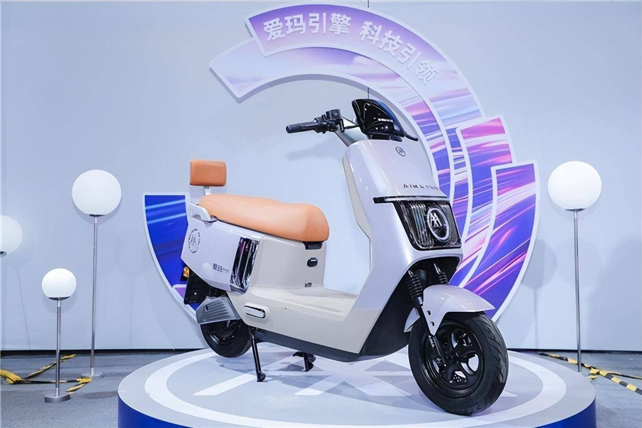 强劲新品阵容亮相2024经销商营销盛典,爱玛电动车新年积蓄新动能_时尚