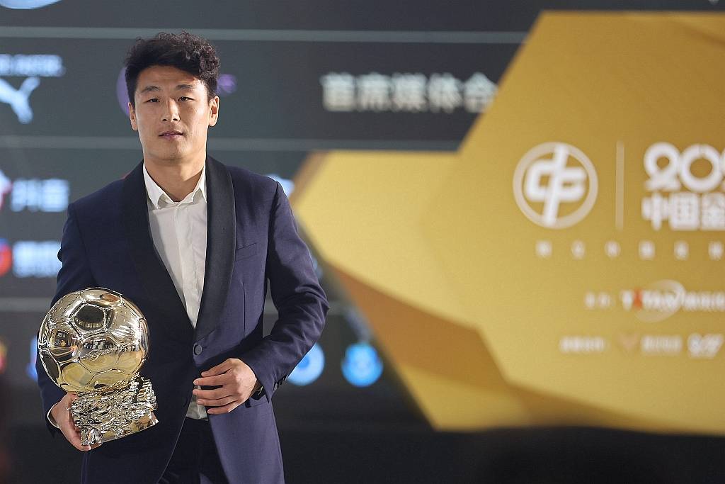 武磊再获中国金球奖：国足已经不是亚洲二流，越困难越要坚持