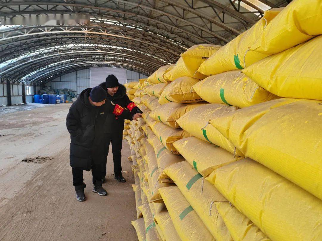 【856·十区】清雪破冰 护航肥料存储安全_积雪_天气_库房