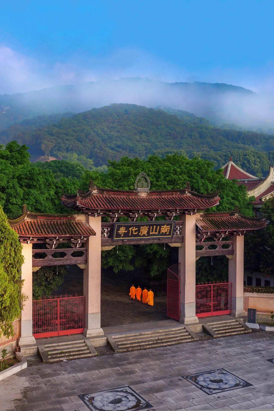 【南山广化寺】位于城厢区霞林街道木兰村.