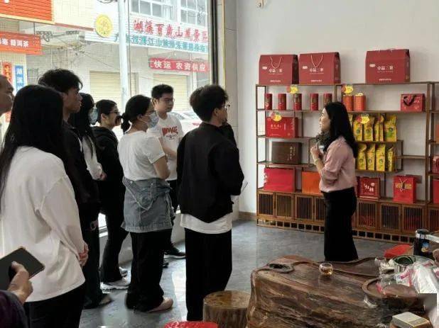 公司时,即将毕业的大四学生曾媛昕向同学们分享了她在实习期间的经验