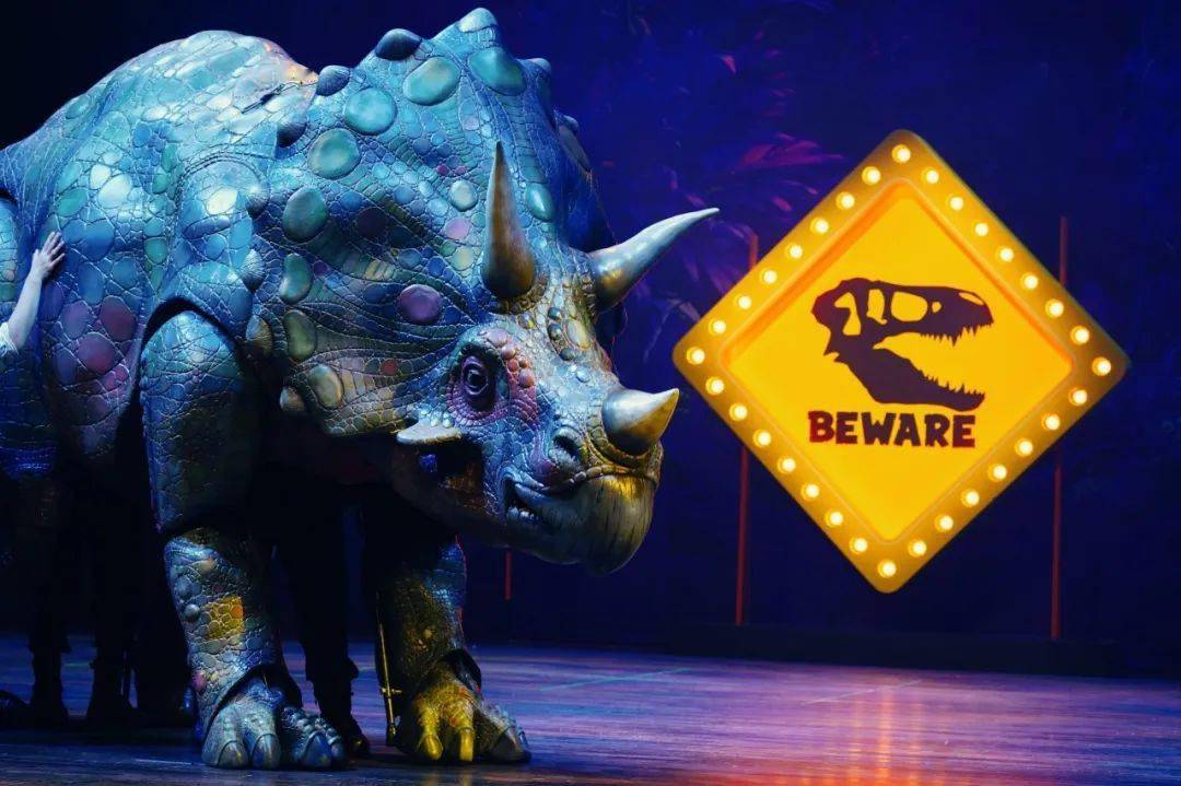 首轮开票预告 | 英国伦敦西区原版亲子剧《恐龙世界live》咆哮而来!