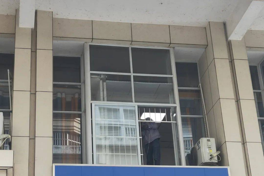 这样的防盗窗该"下岗了"!安顺消防指导整改拆除!_影响_救援_场所