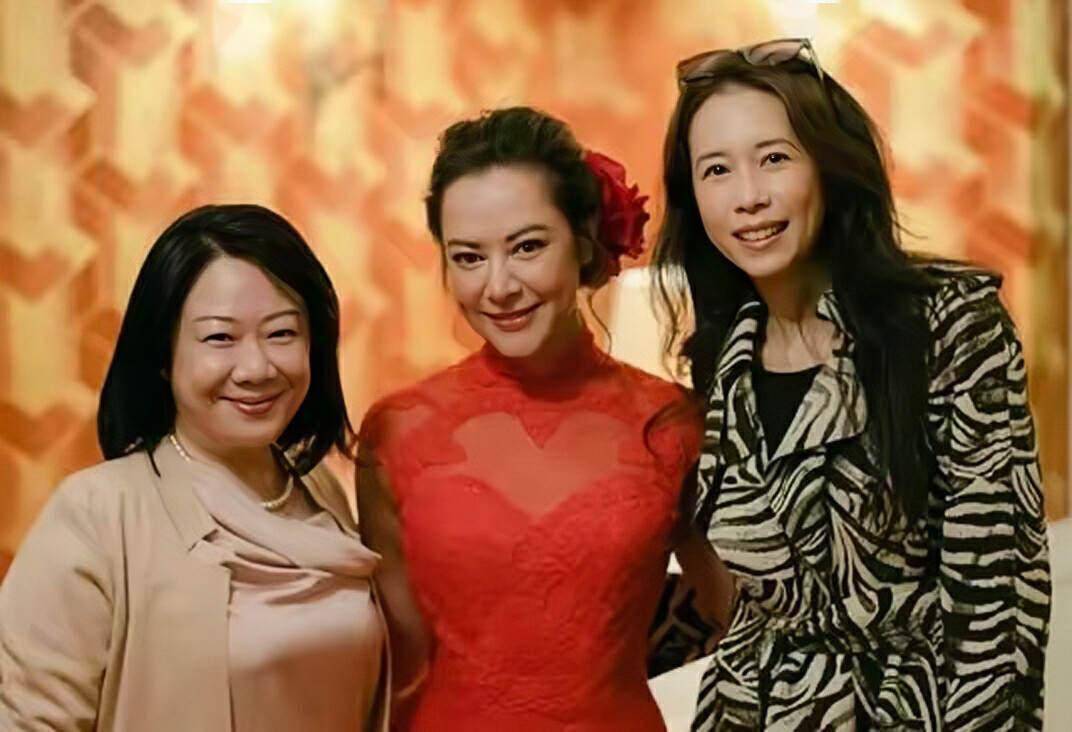 香港知名富家千金雷怡晖补办婚礼,再婚嫁大13岁公司ceo_陈一升_父亲