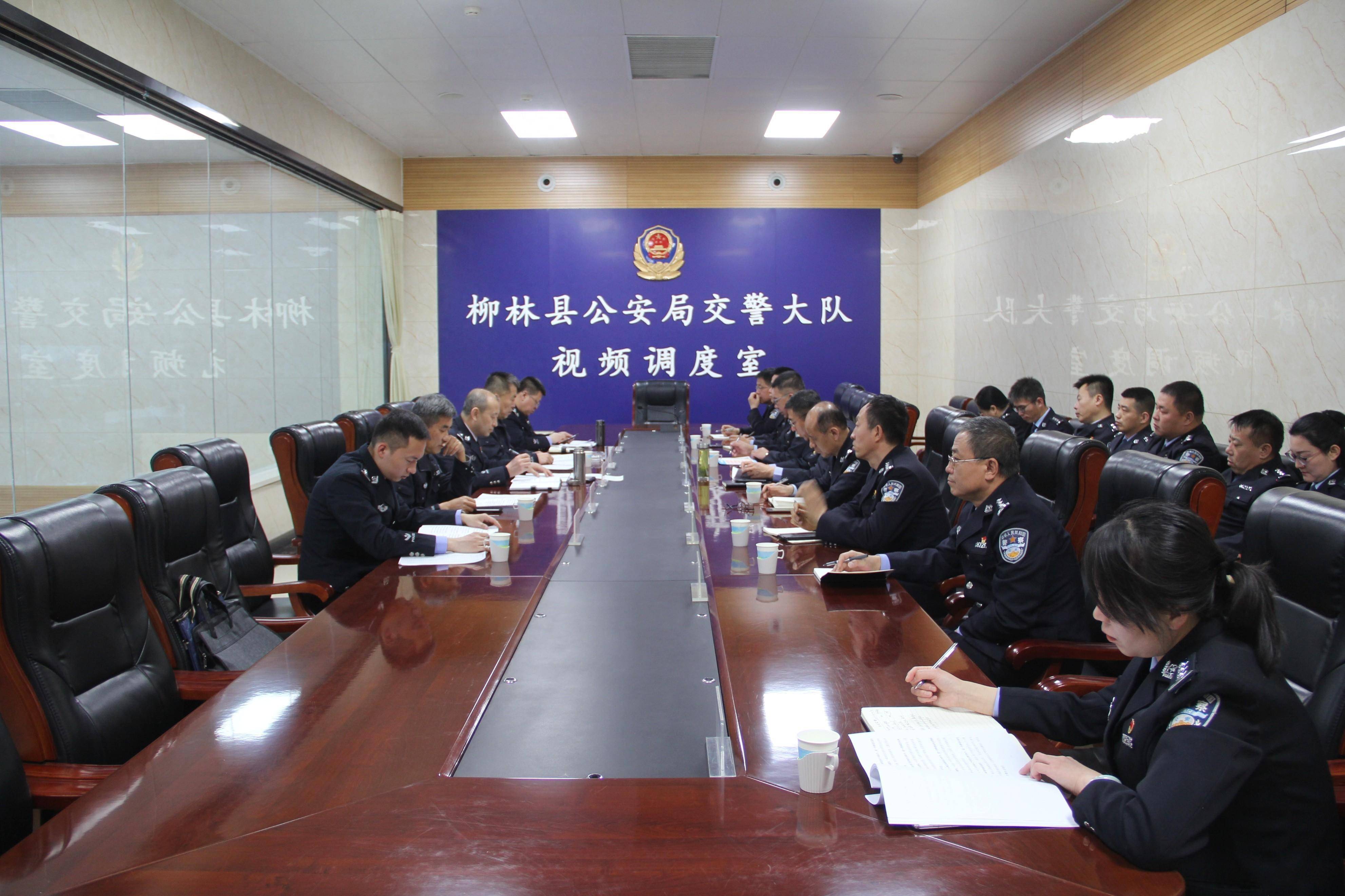 王文奇在柳林交警大队调研并指导春运交通安全管理工作_同志_路面