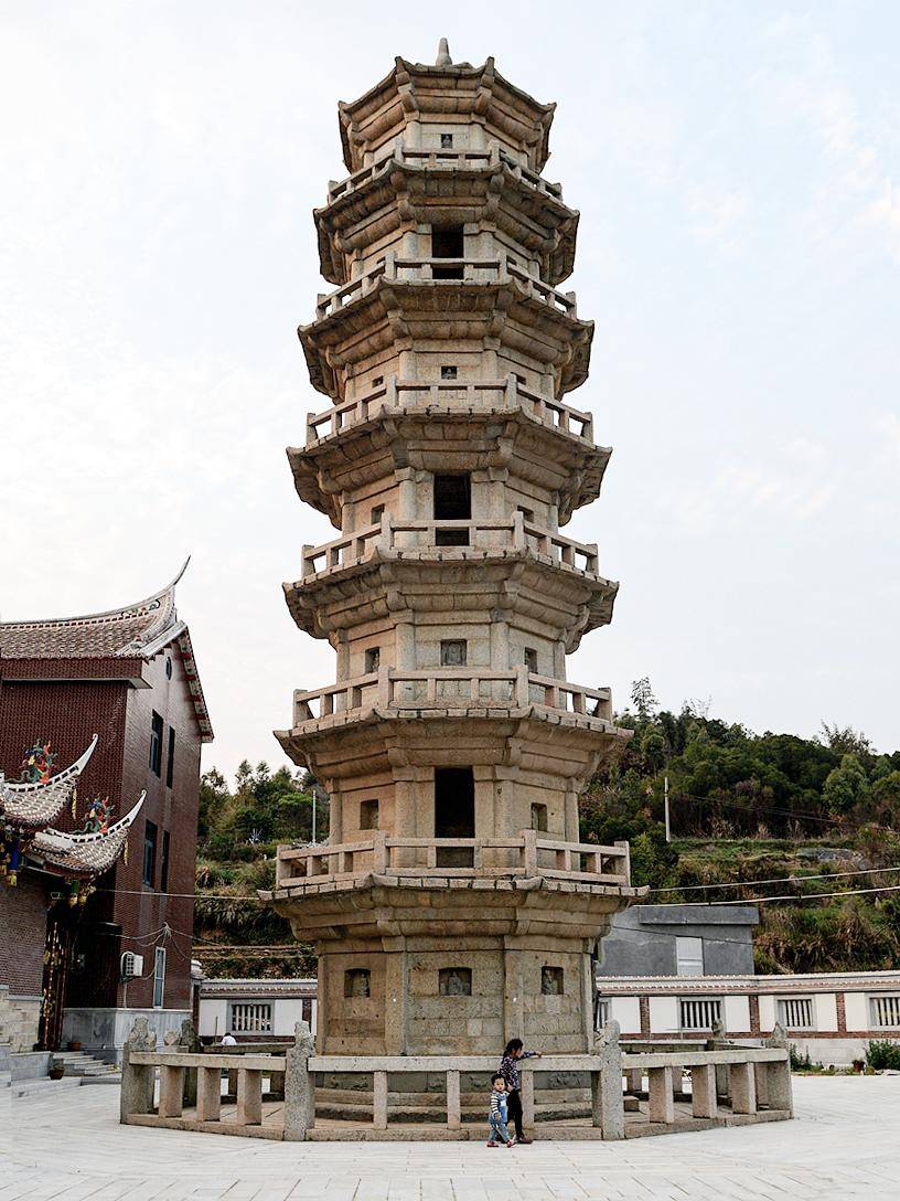 湄洲湾北岸东埔镇东吴村,始建于明万历四十六年(1618),仿木楼阁式石塔