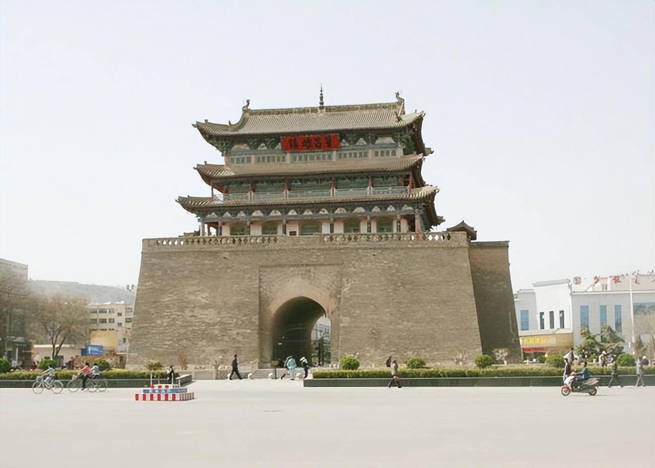 据甘肃省文物局官网信息显示,威远楼位于陇西县城中心,始建于北宋天圣