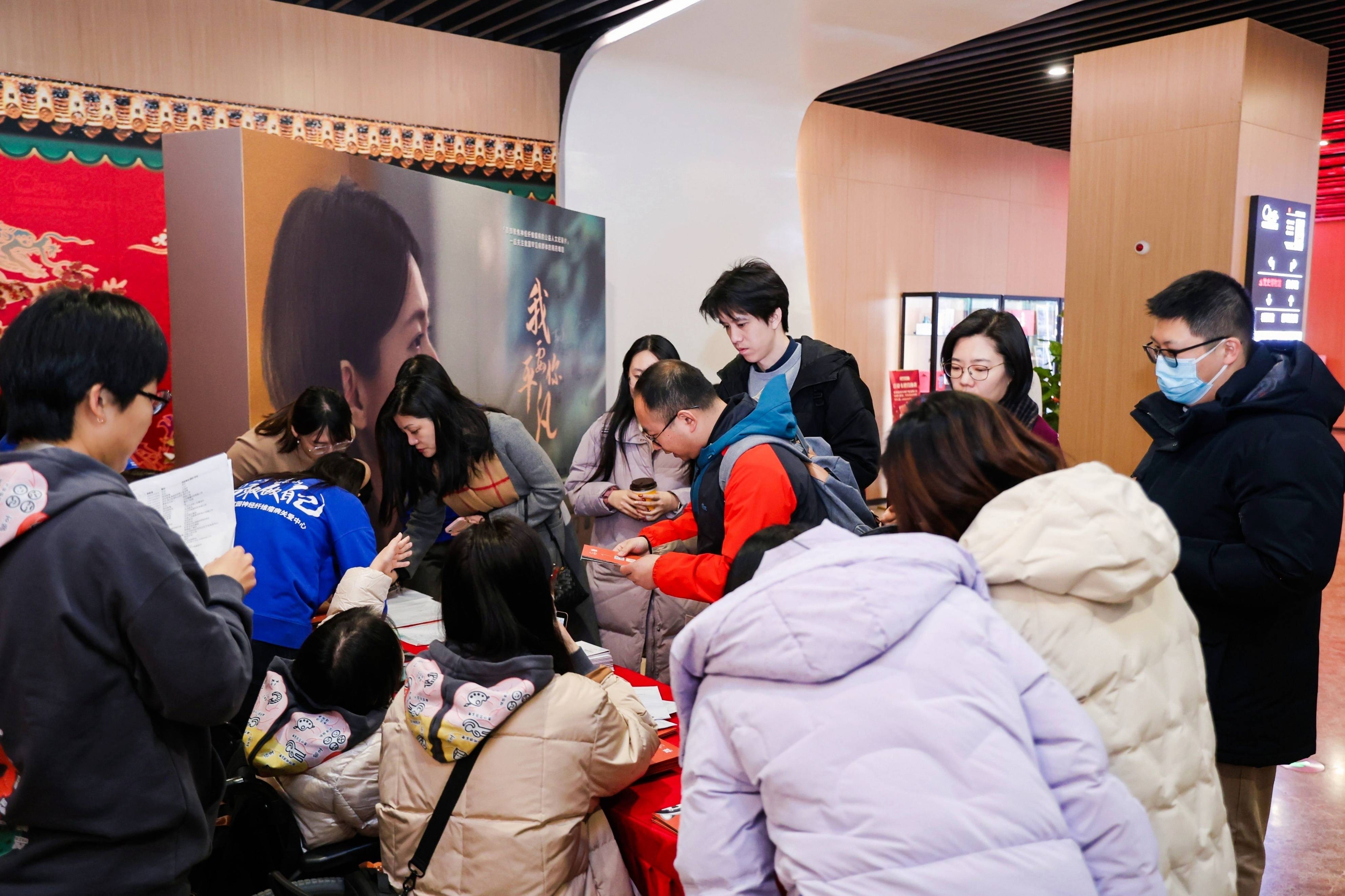 纪录片《我要你平凡》首映,关注罕见病患儿的"用药难题"_邹杨_公益