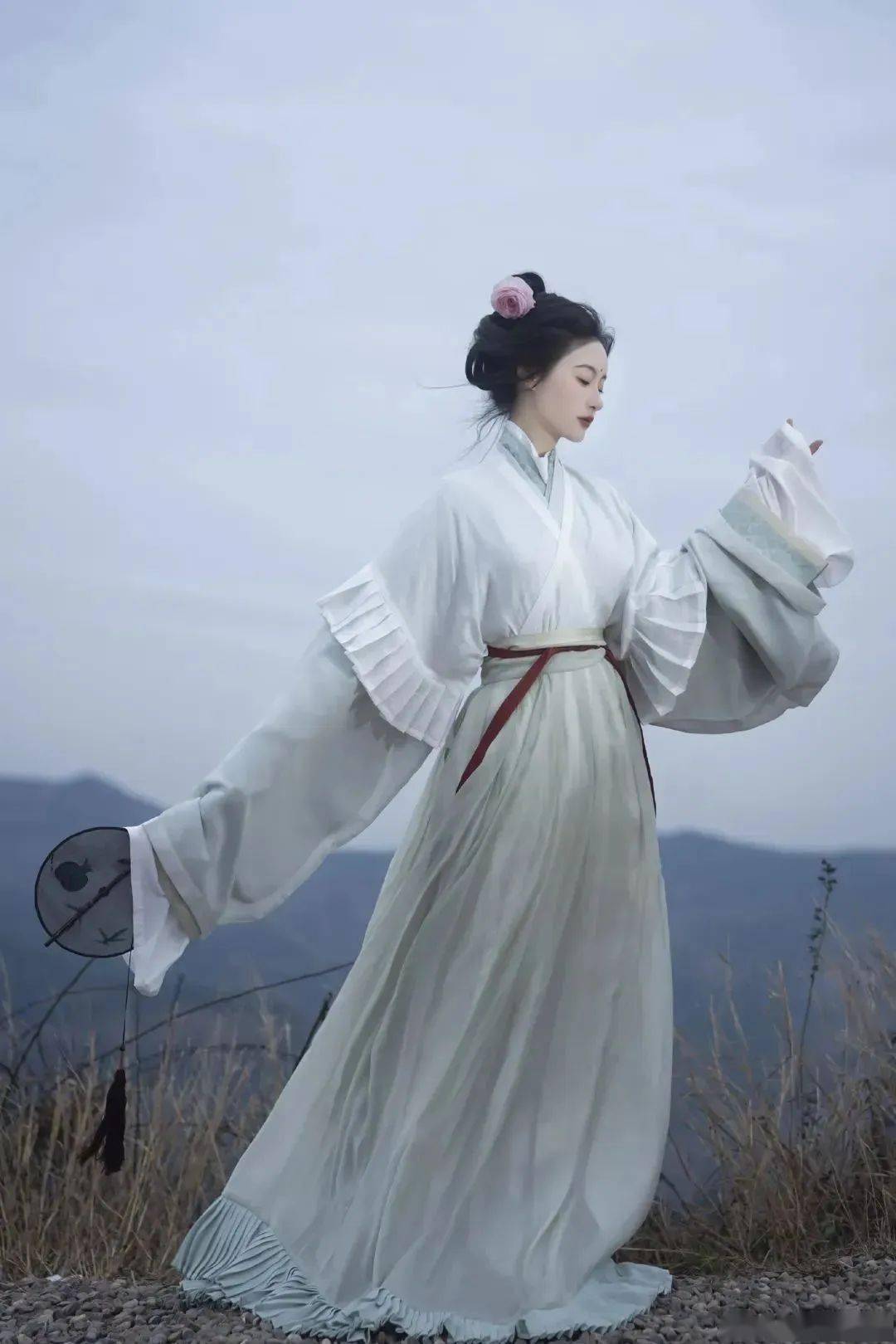 央视钦点,她带火了中国人的老钱风_汉服_复兴_文化