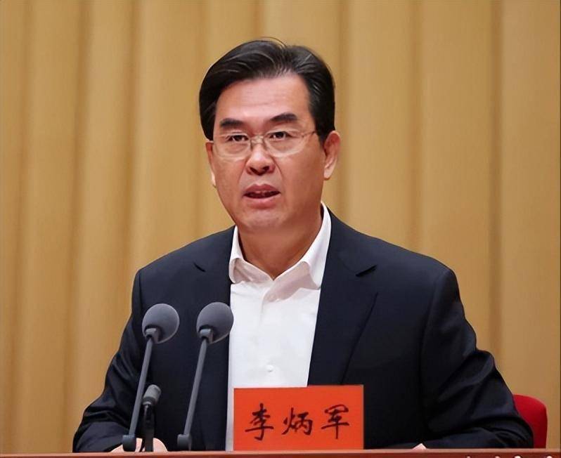 与此同时,贵州省长李炳军在全省民营经济高质量发展暨营商环境建设