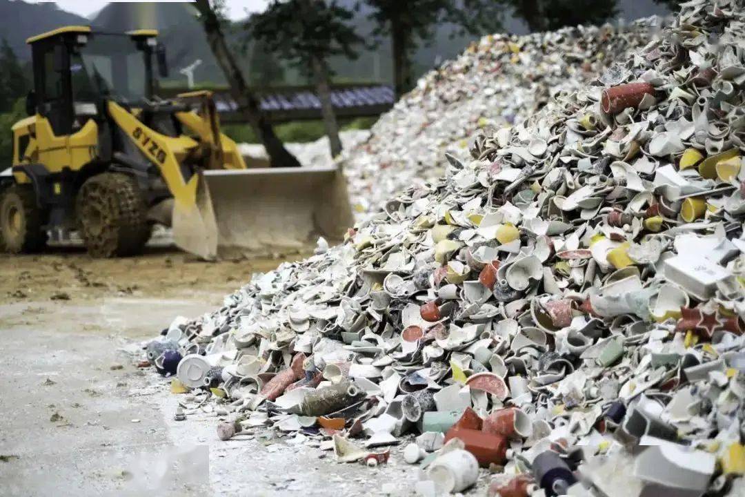 图片来源 | 潘凌陶瓷是一种非常坚硬的材料,不惧风雨,不会氧化变质