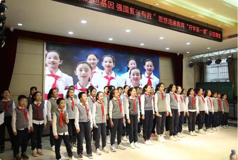 西安市雁塔区人民法院民四庭副庭长,院团支部书记,翠华路小学法制副