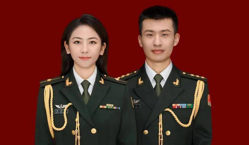 他叫张浩夫妻俩双双立功受奖新婚不到一个月双军人夫妻的军营故事今天