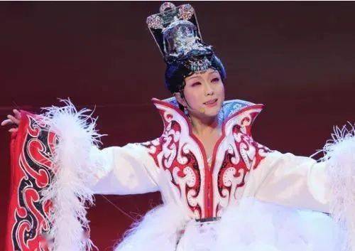 李玉刚不再隐瞒,揭露与范小宁分手原因,皈依佛门只为逃避现实?