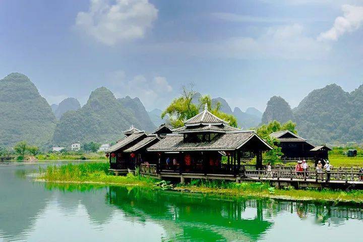 船游桂林一江四湖精华漓江,近距离欣赏象鼻山 ,冠岩 ,世外桃源 ,木