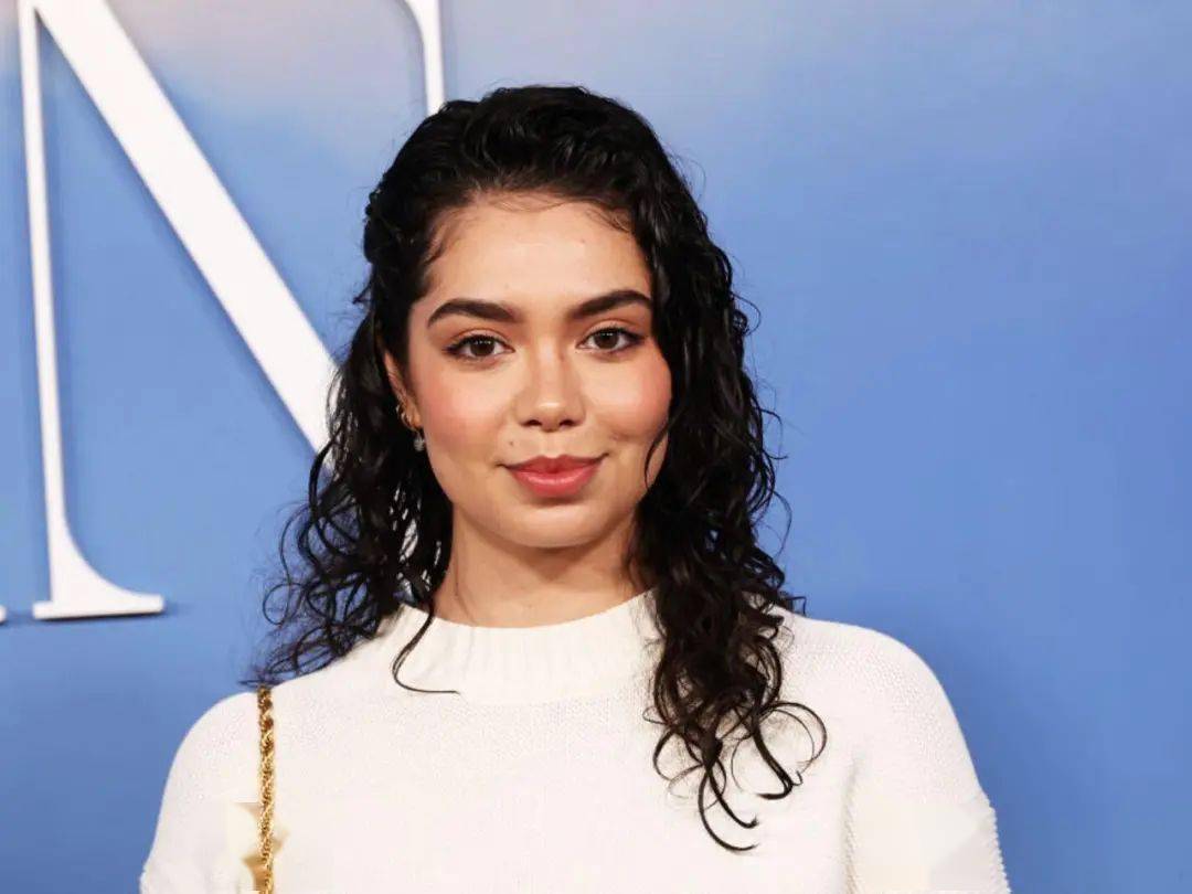 迪士尼电影《海洋奇缘》角色「莫阿娜」的配音演员奥伊丽·卡瓦罗发布