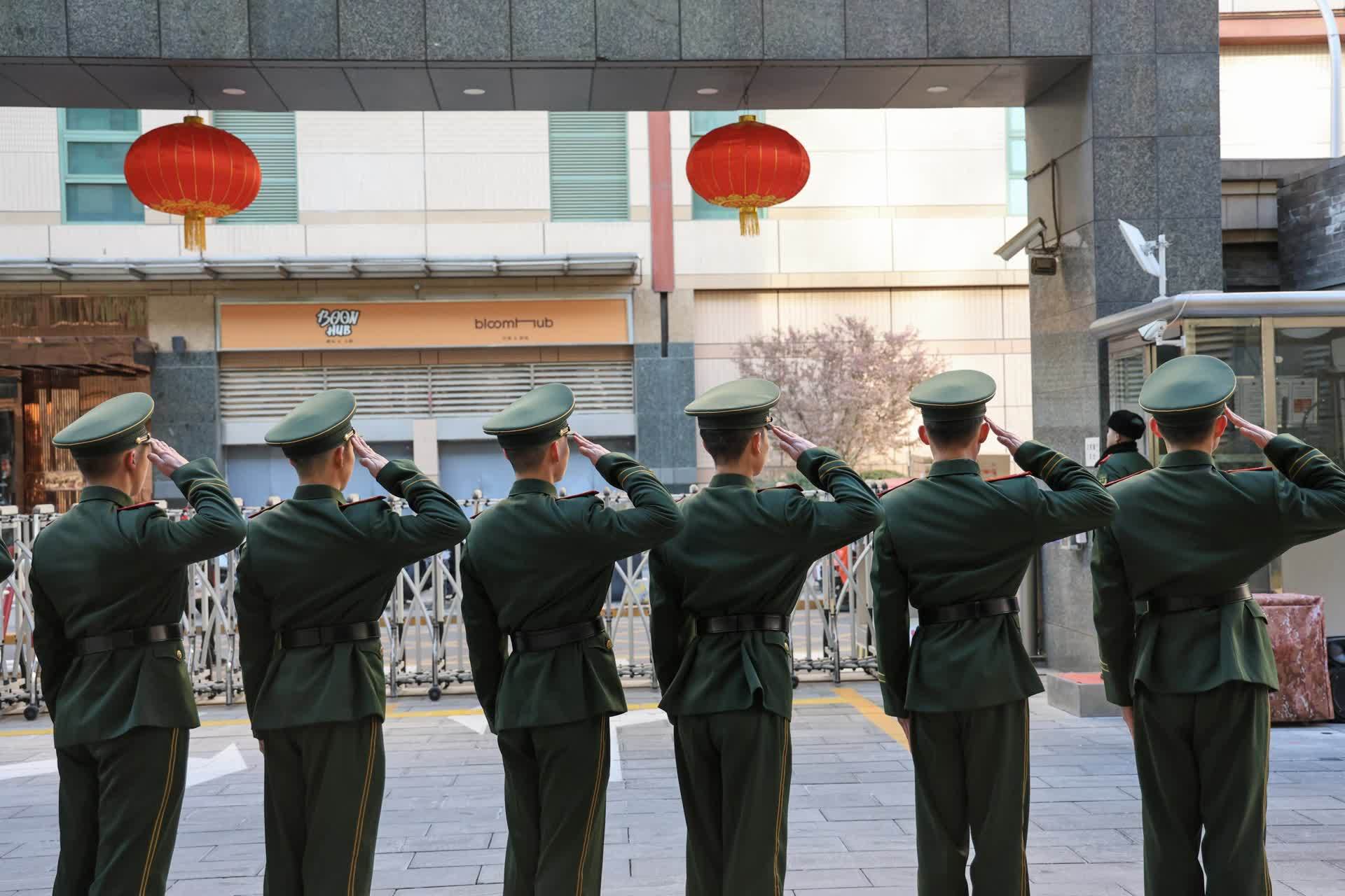 退伍 背影图片