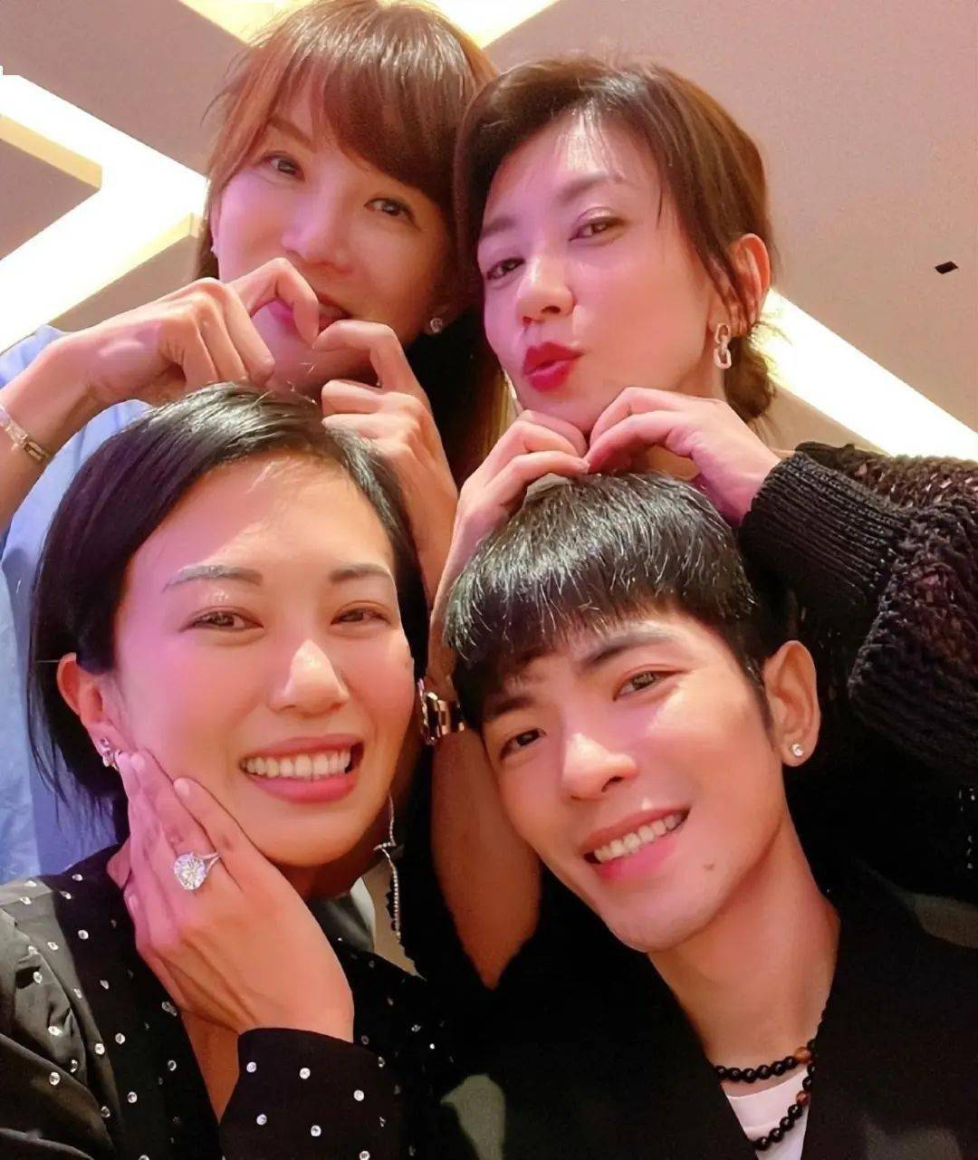 经纪人的男星,又添一位萧敬腾,和妻子相差14岁_黎明和_大张伟_伍佰