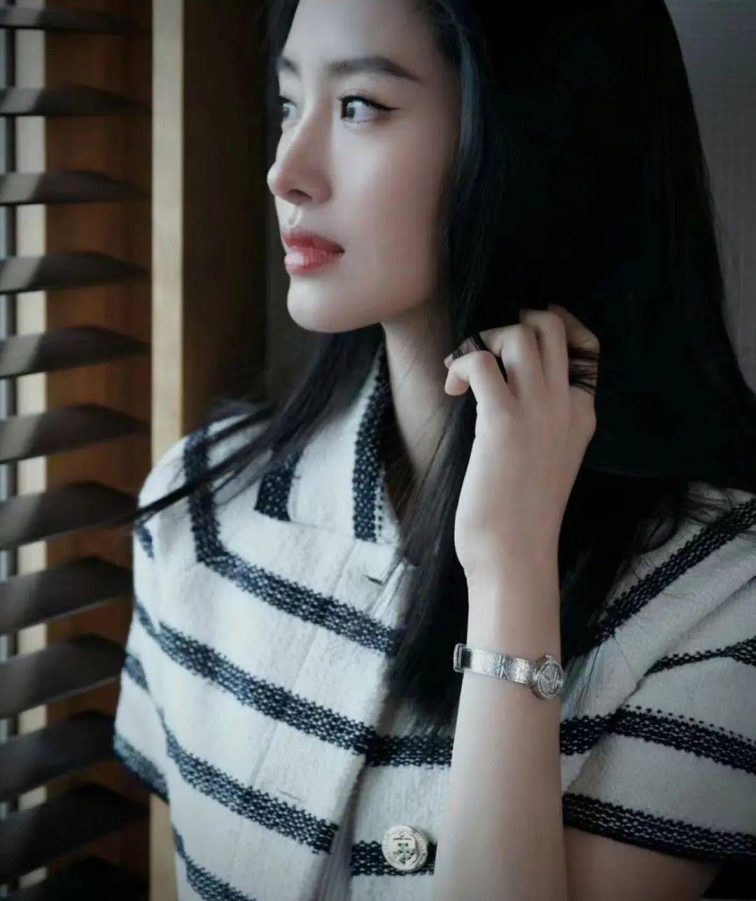 怪不得女明星们就算不戴别的配饰都要戴手表但有一说一手
