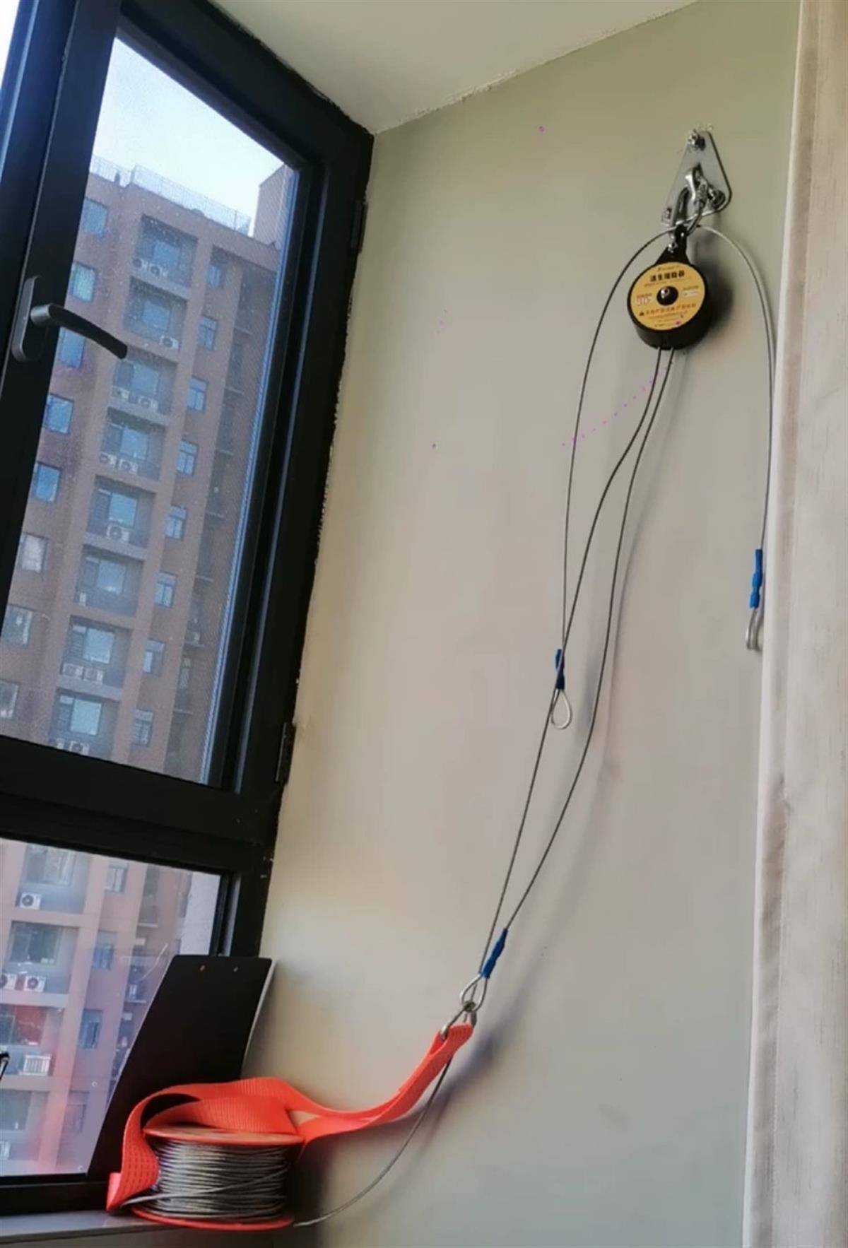 高楼起火时用"缓降器"能自救逃生吗?