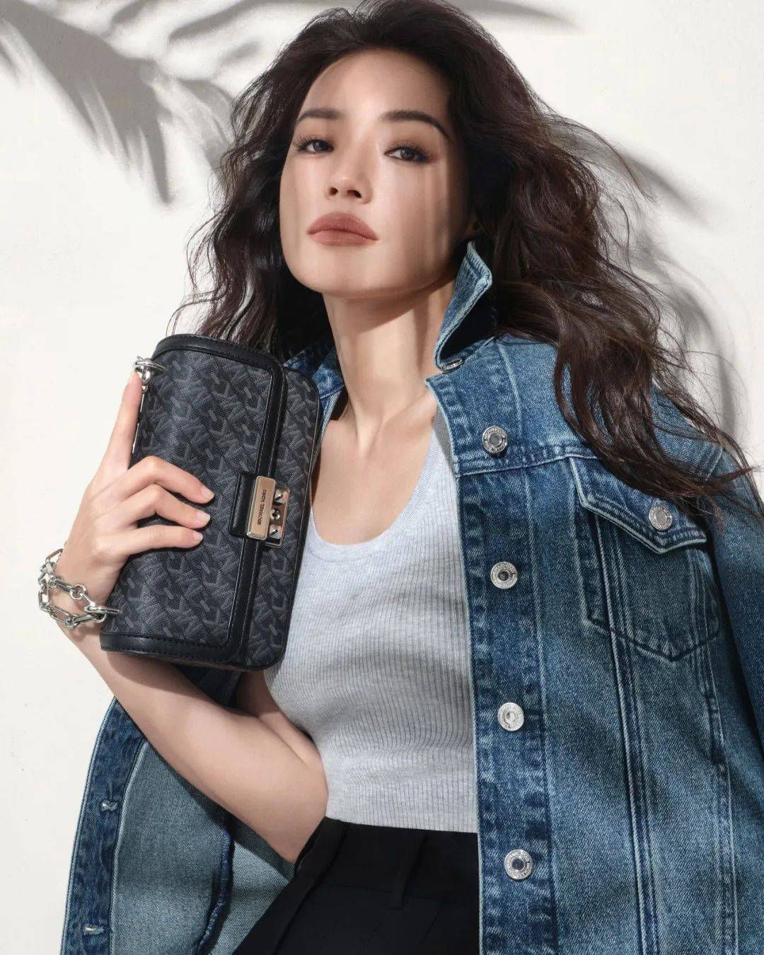 chic资讯 |self-portrait官宣赵丽颖为全球品牌代言人,舒淇,檀健次