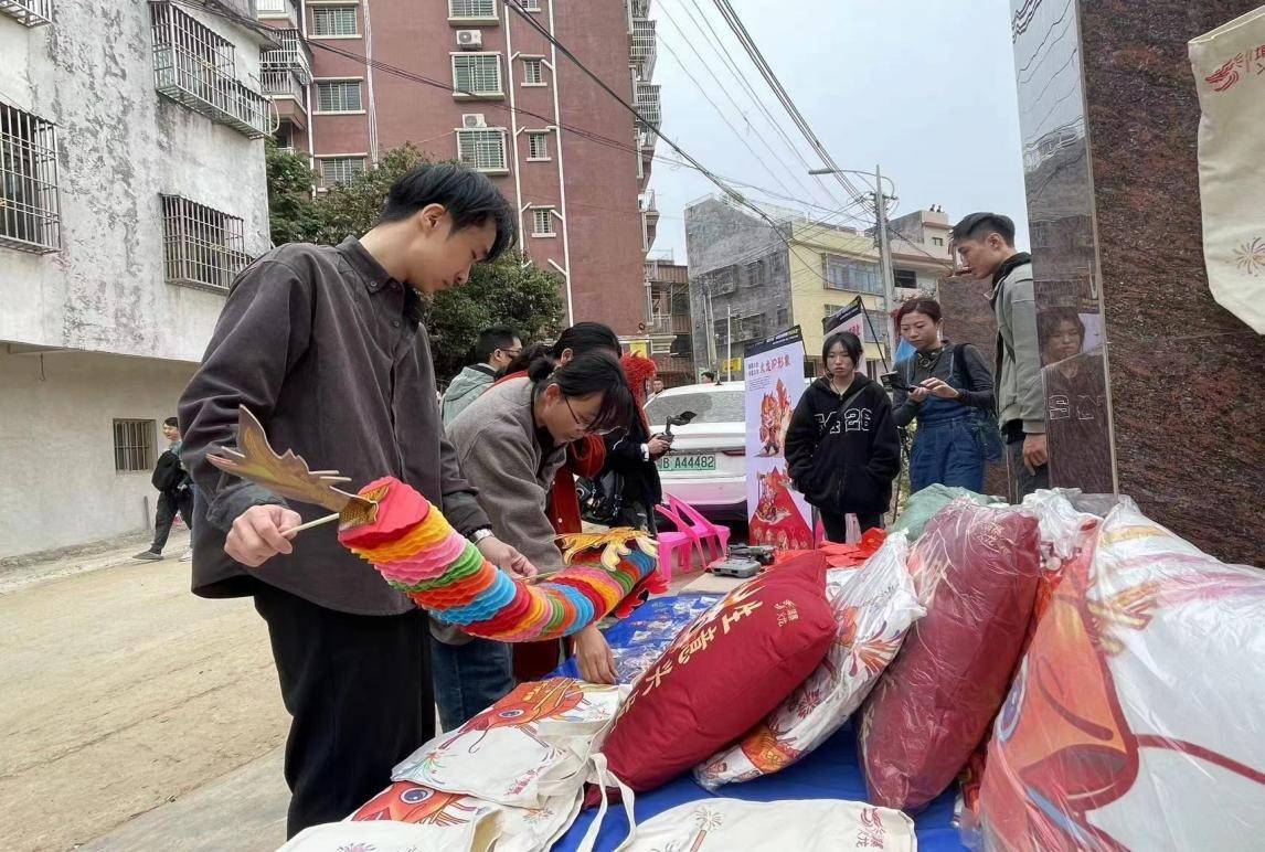 双百行动"埔寨火龙文创产品助力梅州非遗"火出圈"_埔寨镇_工作_丰顺县
