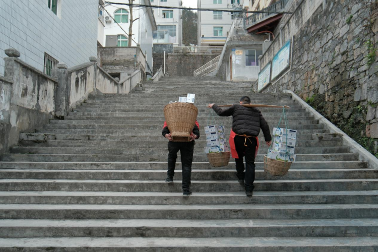 "谢金云说,"我们会努力做到产品让人安心,服务让人暖心.