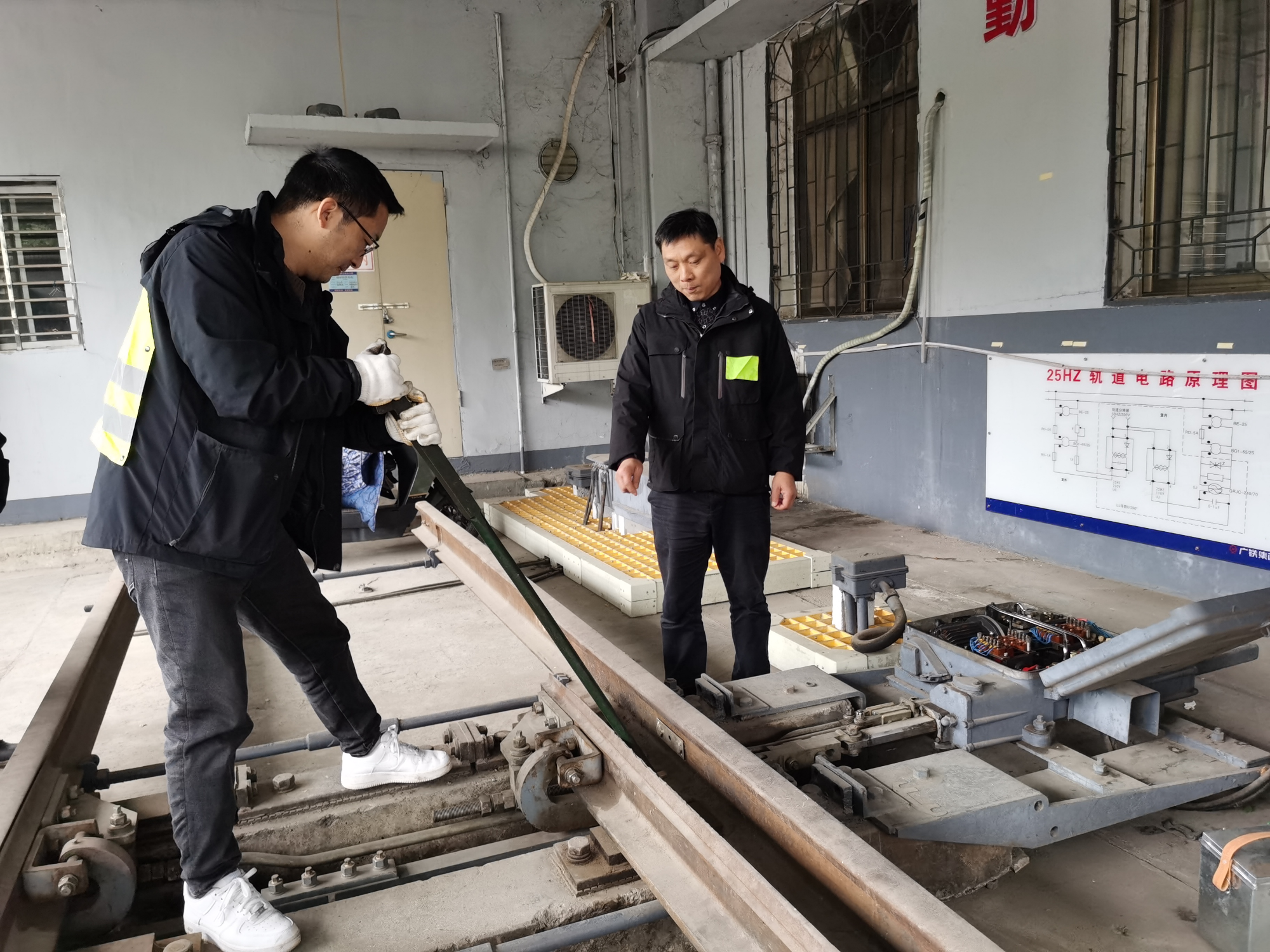 湖南衡阳:"编外课堂"传承铁路电务人工匠精神_洪辉_工作_应急