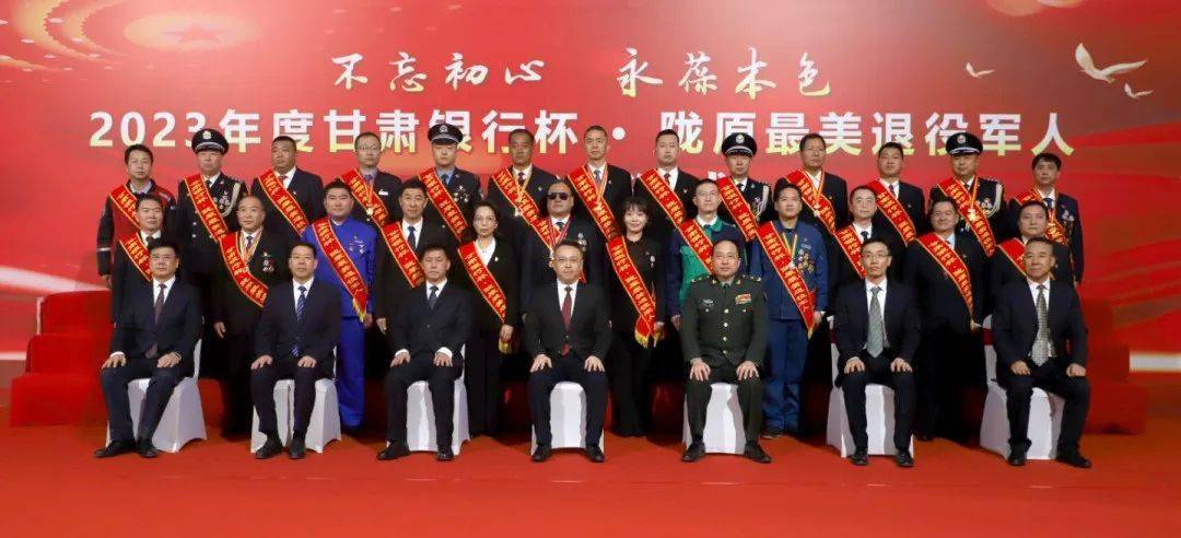 省委退役军人事务工作领导小组副组长,副省长黄瑞雪,省军区少将副政治