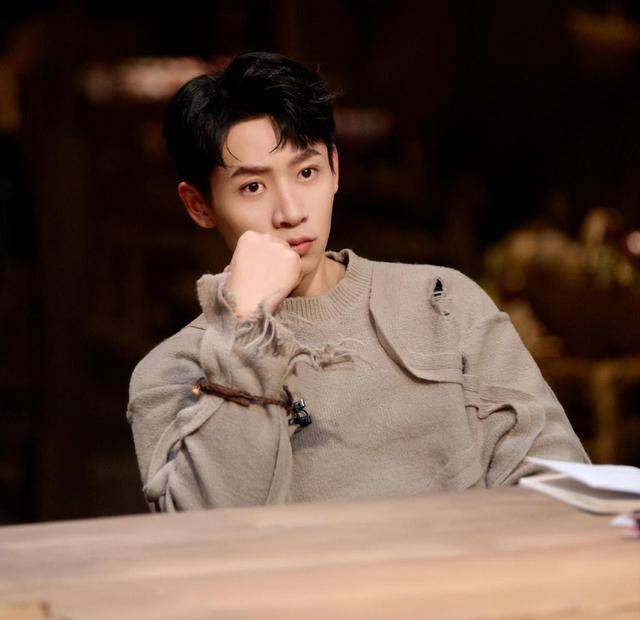 上春山三位歌手白敬亭新剧完结魏大勋录制新综艺