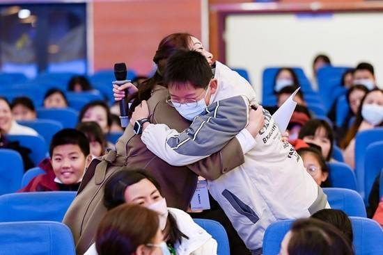 杭州一街道开设智慧父母学堂 学做不"吼娃"的父母_孩子_家长_金平