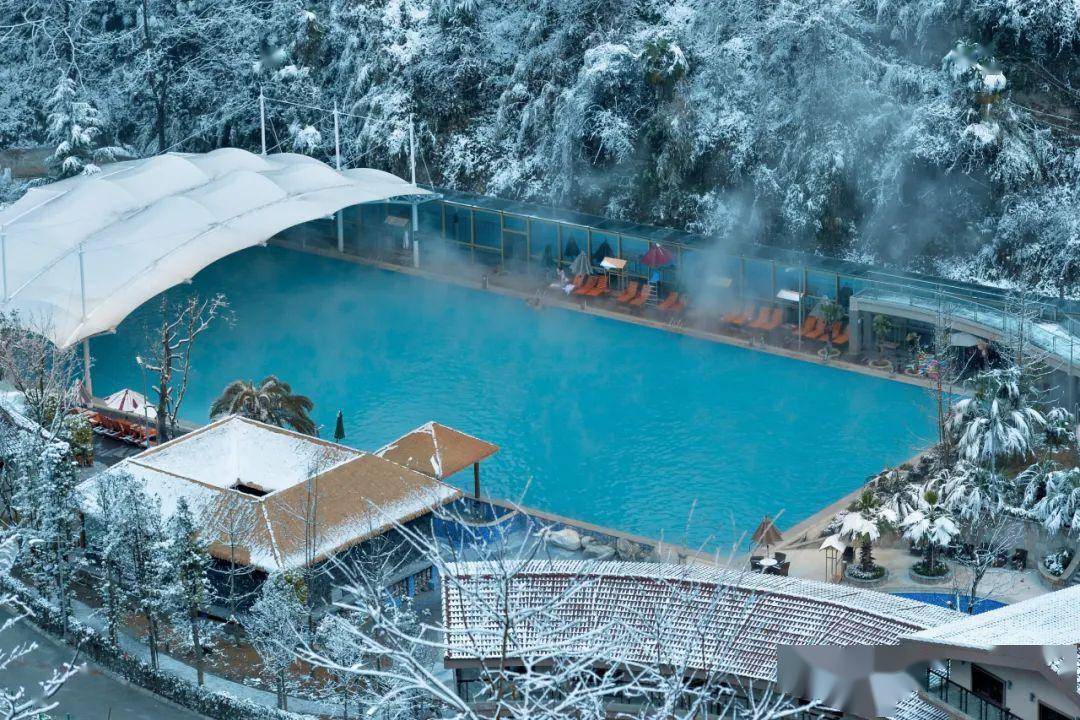 海螺沟冰川温泉早在一千年前,古尔沟的温泉水即被誉为神水——仙山