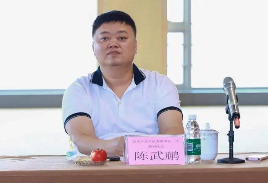 经查,陈武鹏丧失理想信念,背弃初心使命,无视中央八