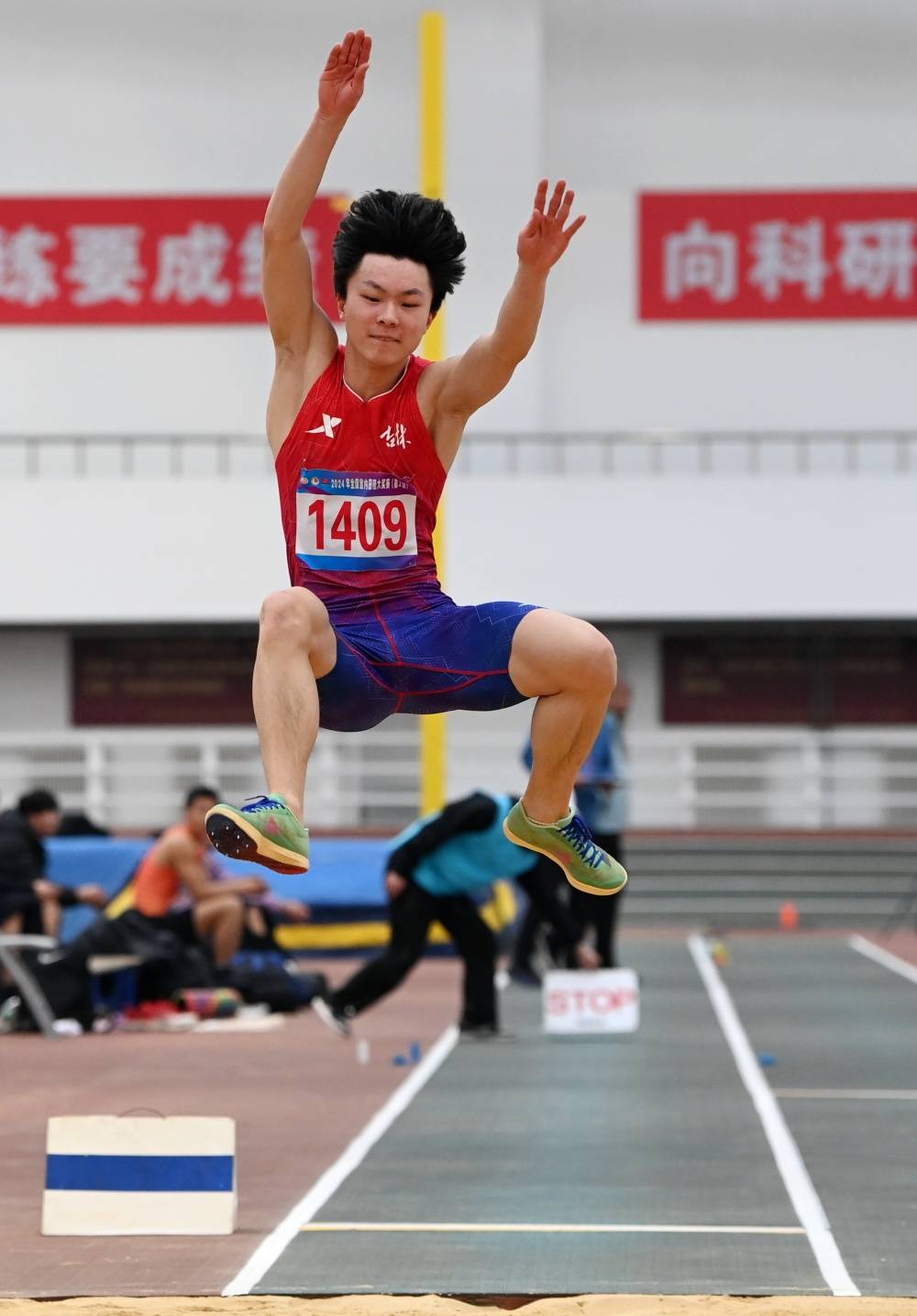 全国室内田径大奖赛第2站在西安开赛_李一博_新华社_选手
