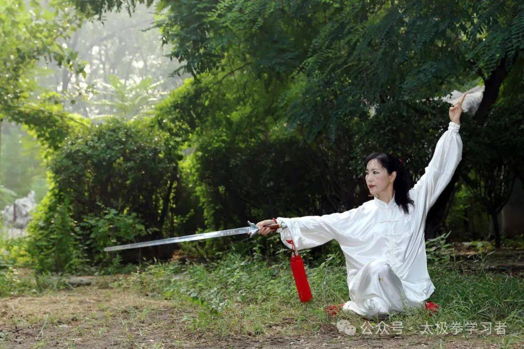 练好太极剑的要诀_太极拳_剑术_动作