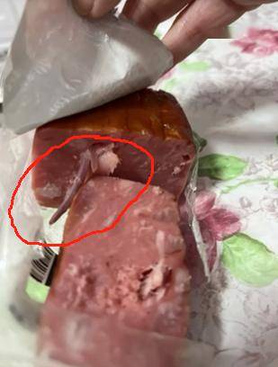吐了一晚上火腿中吃出老鼠尾巴生产商回应