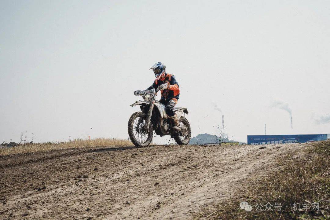 97800元起,ktm发布350,450exc-f,升级了95%的车身部件_搜狐汽车_搜狐