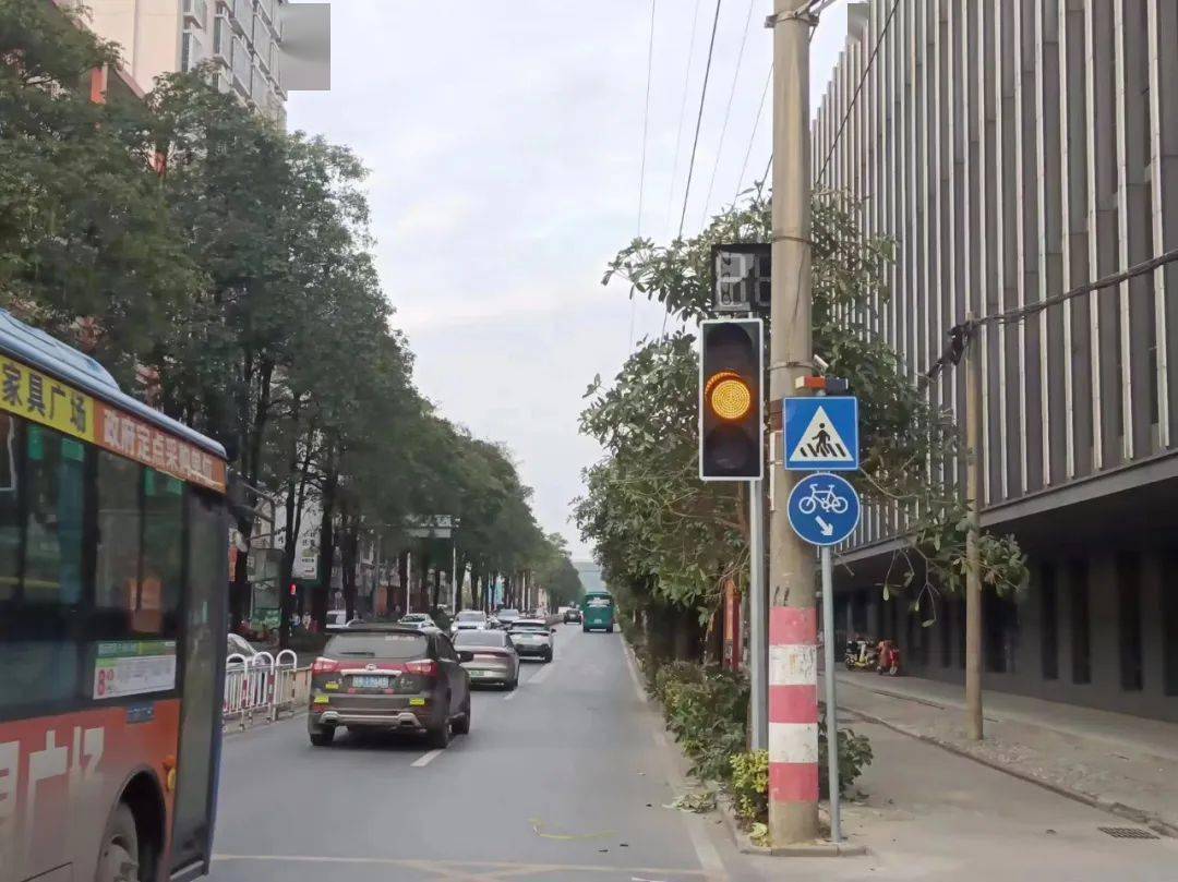 英德市区新增4处触摸式行人过街红绿灯,位置就在学校门口!