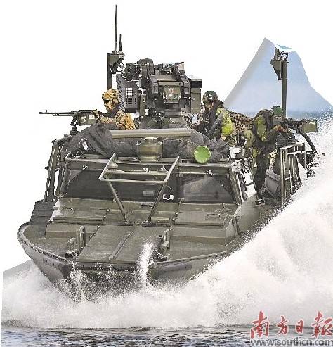 2023年9月,瑞典斯德哥尔摩马尔斯滕岛,瑞典两栖部队士兵在快速突击艇