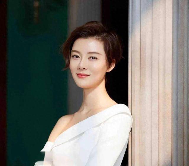 车晓小楷不输书法家,书法就是另一种颜值,不愧是颜值才华双担当_作品