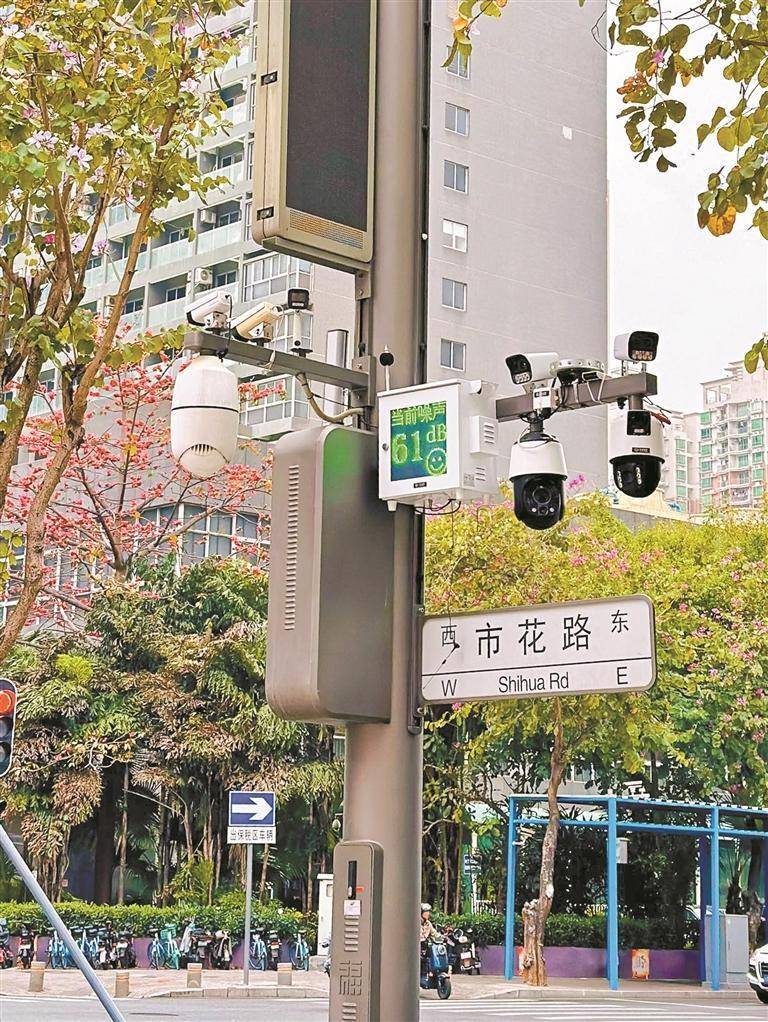 本版图片除署名外均由深圳晚报记者 黄颖乐 摄深圳地铁ai数字员工